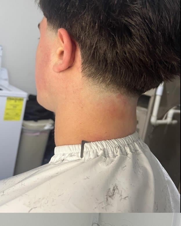 Sharp neckline taper detail
